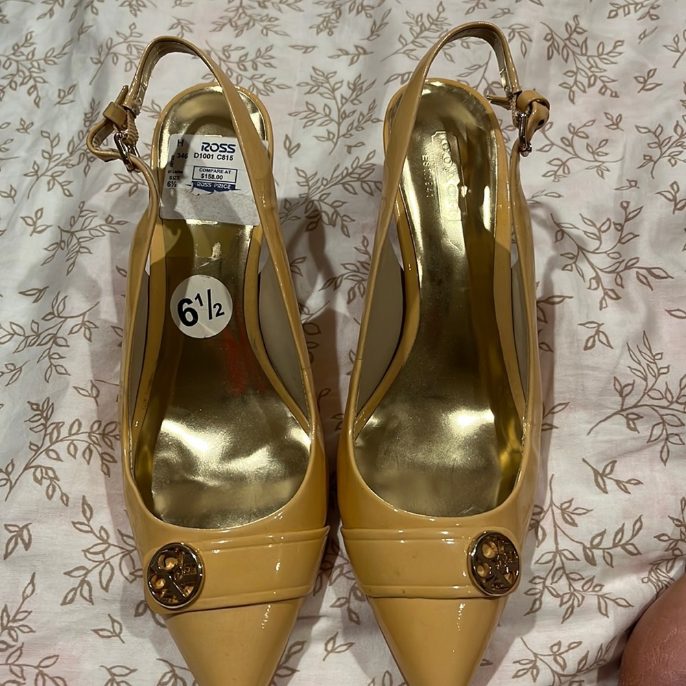 Coach shoes with heals. Perfect for work place.